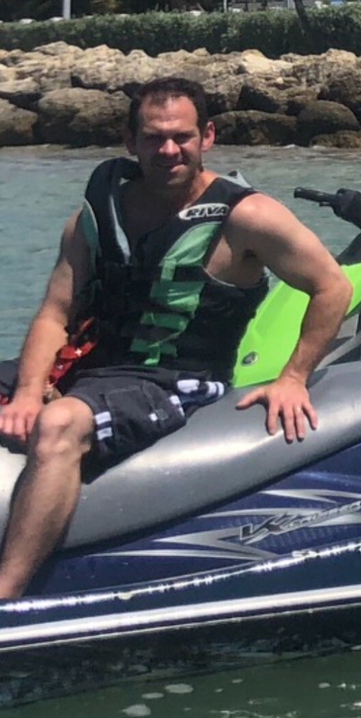 Ian_Weisberg_on_a_jetski